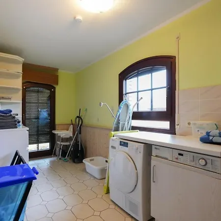 Leni Apartment