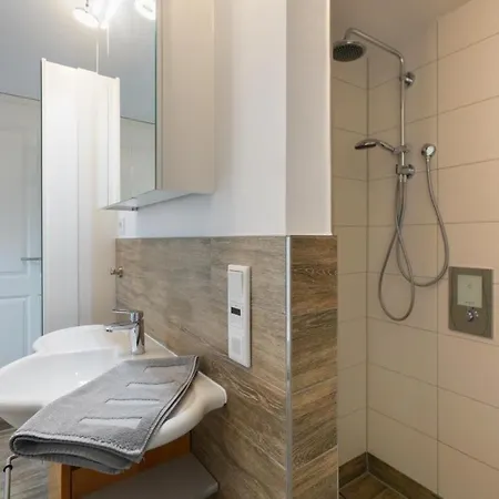 Leni Apartment *